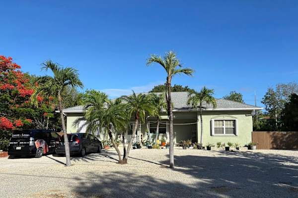 House sit in West Bay, Cayman Islands
