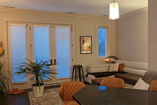 House sit in Chicago, IL, US