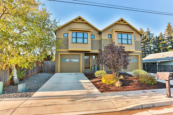 House sit in Hood River, OR, US