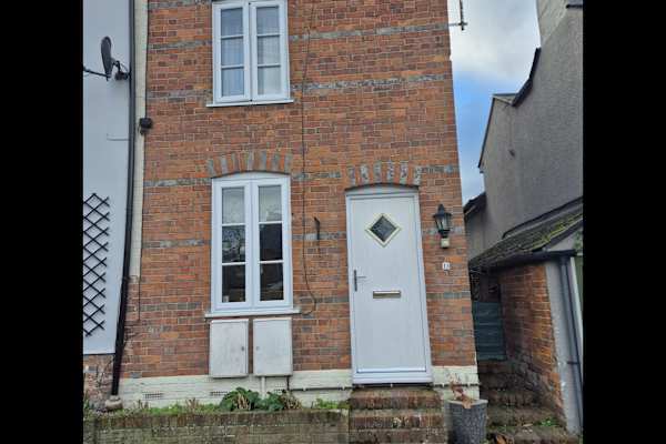 House sit in Newbury, United Kingdom