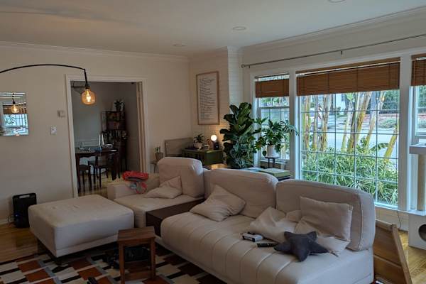 House sit in Los Angeles, CA, US