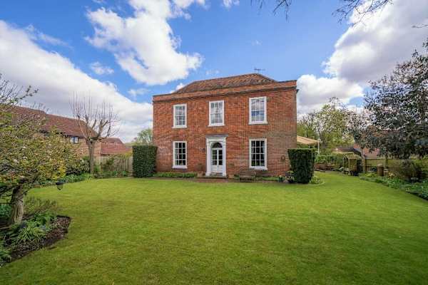 House sit in Kings Langley, United Kingdom
