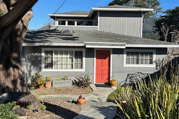House Sitting in Half Moon Bay, California, US