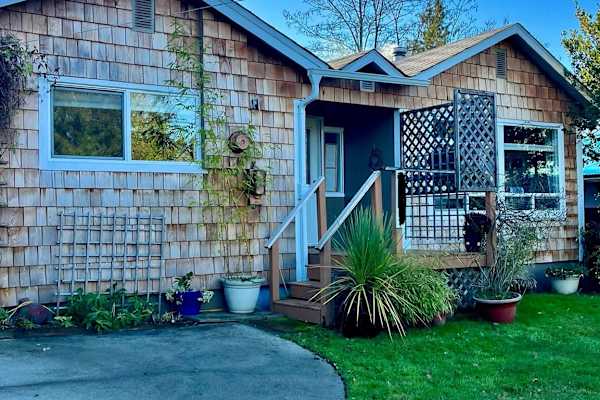 House sit in Victoria, BC, Canada