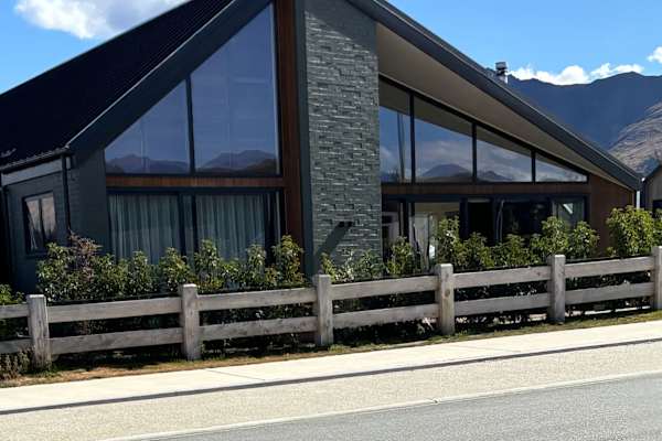 House sit in Wanaka, New Zealand
