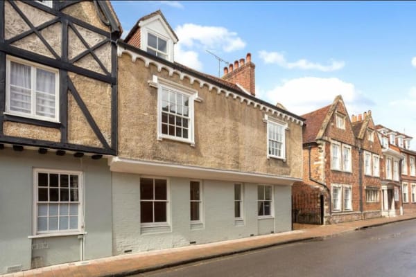 House sit in Winchester, United Kingdom