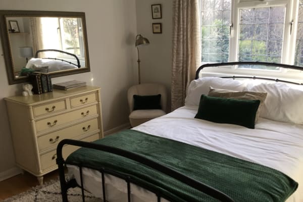 House sit in Leatherhead, United Kingdom