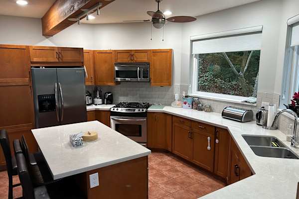 House sit in Gibsons, BC, Canada