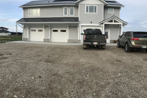 House sit in Raymond, AB, Canada