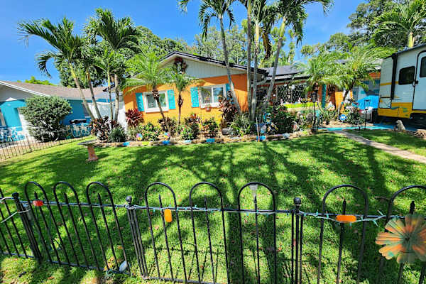 House sit in Kenneth City, FL, US