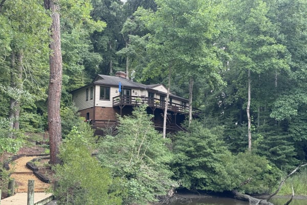 House sit in Deltaville, VA, US
