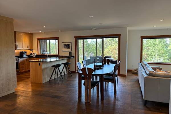 House sit in Victoria, BC, Canada