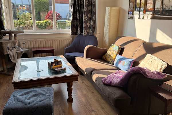 House sit in Esher, United Kingdom