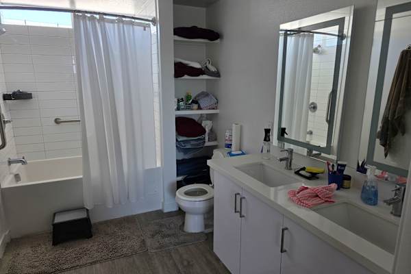 House sit in Santa Monica, CA, US