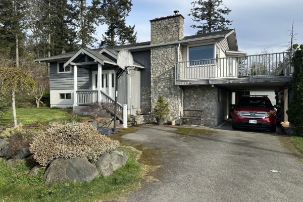 House sit in North Saanich, BC, Canada