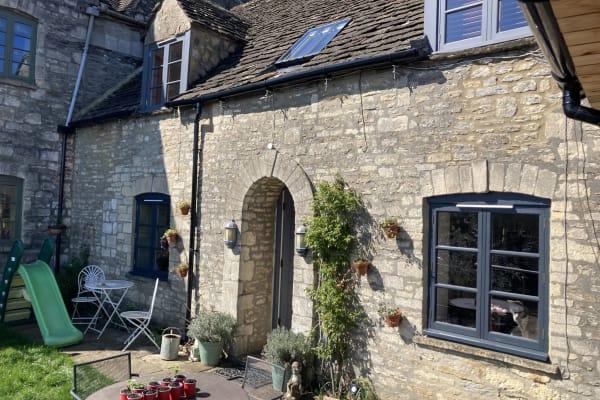 House sit in Malmesbury, United Kingdom