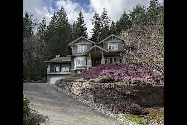 House sit in North Vancouver, BC, Canada