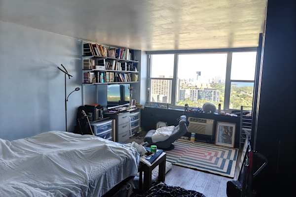 House sit in Chicago, IL, US