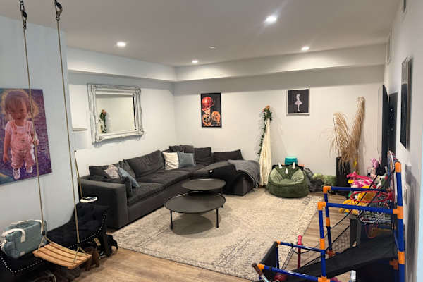 House sit in Los Angeles, CA, US