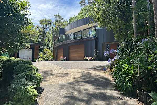 House sit in Titirangi North, New Zealand