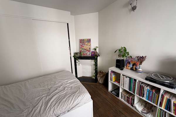 House sit in Paris, France