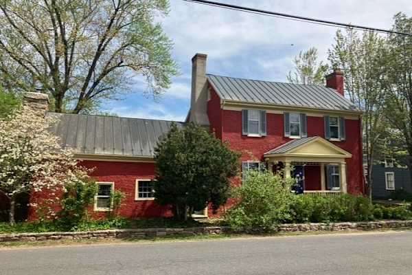 House sit in Washington, VA, US
