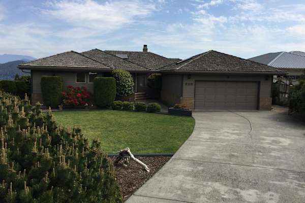 House sit in Gibsons, BC, Canada