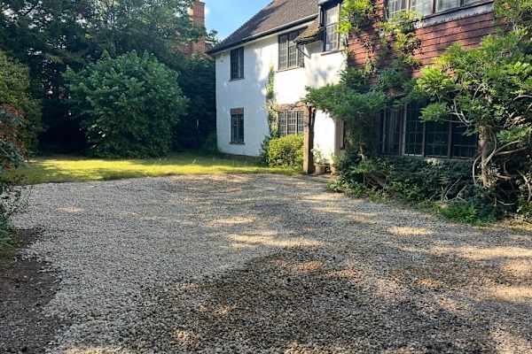 House sit in Weybridge, United Kingdom