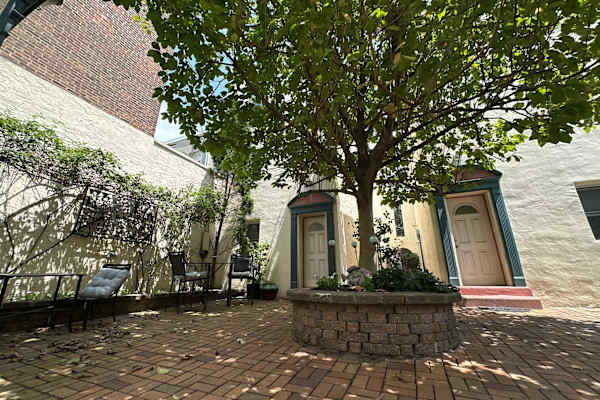 House sit in Philadelphia, PA, US