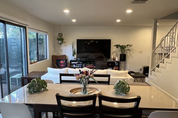 House sit in Van Nuys, CA, US