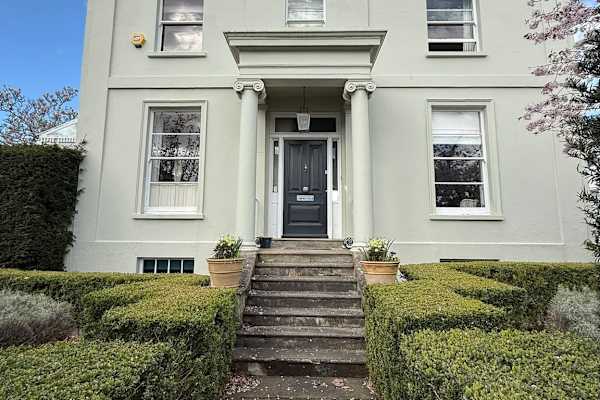 House sit in Cheltenham, United Kingdom