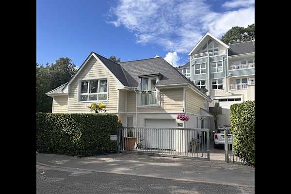 House sit in Poole, United Kingdom