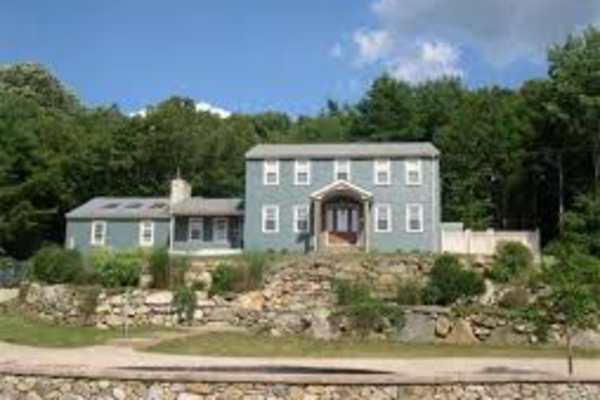 House sit in North Dartmouth, MA, US