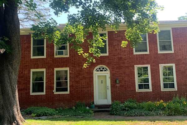 House sit in Springfield, MA, US