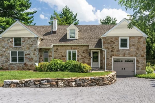 House sit in Devon, PA, US