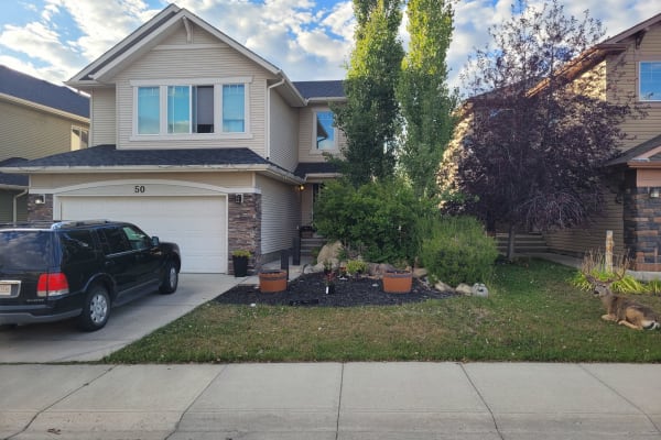 House sit in Okotoks, AB, Canada