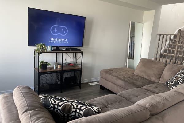 House sit in Niagara Falls, ON, Canada