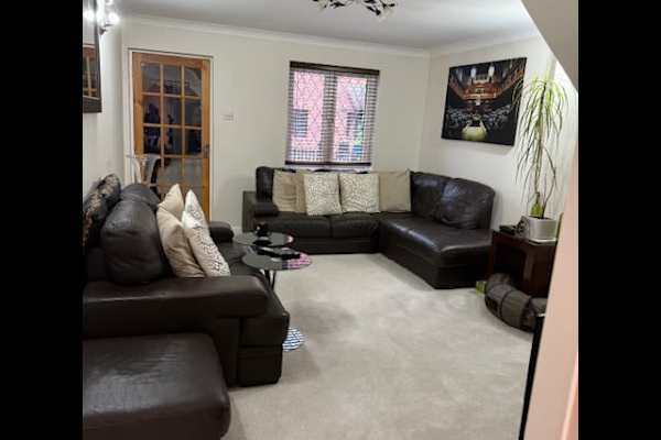 House sit in East Molesey, United Kingdom