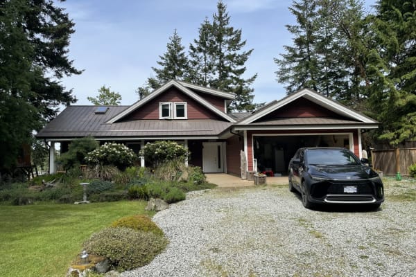 House sit in Ganges, BC, Canada