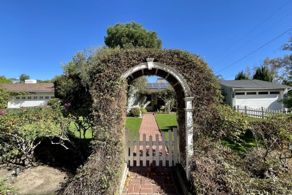 House sit in North Hollywood, CA, US