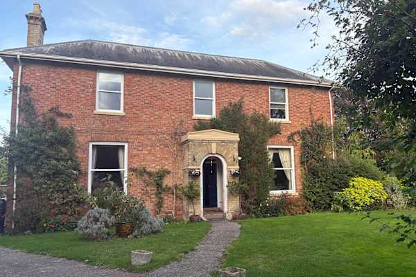 House sit in Rugby, United Kingdom