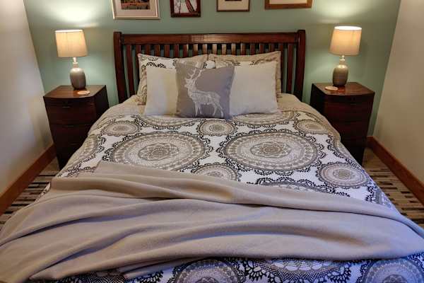 House sit in Ganges, BC, Canada