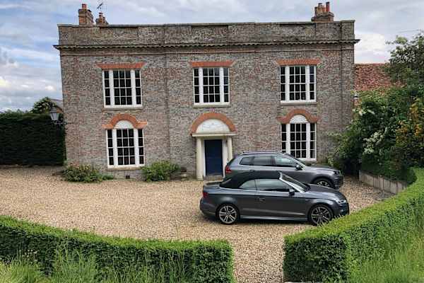 House sit in Hungerford, United Kingdom