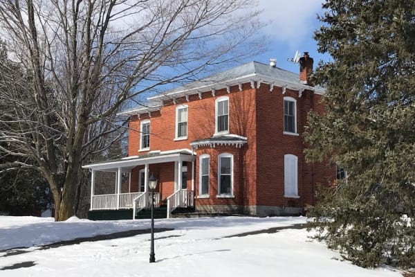 House sit in Belleville, ON, Canada