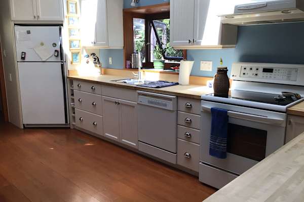 House sit in Ganges, BC, Canada