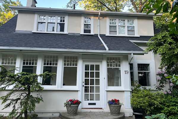 House sit in Toronto, ON, Canada