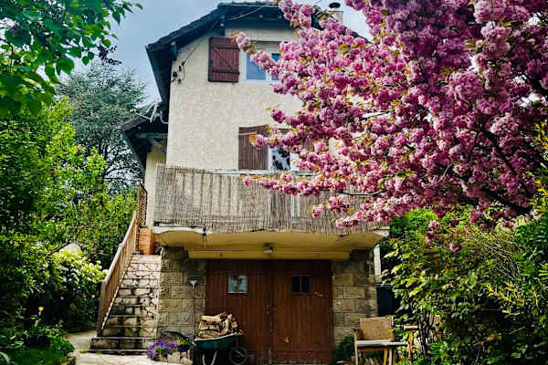 House sit in Paris, France