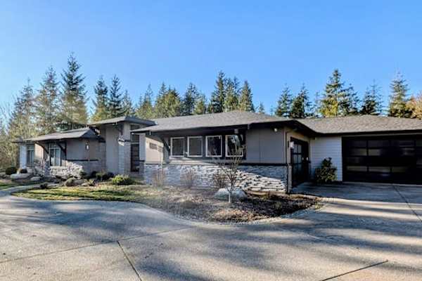 House sit in Black Diamond, WA, US