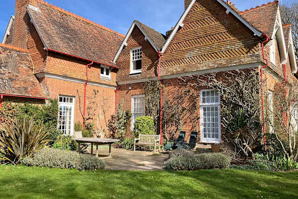 House sit in Newbury, United Kingdom