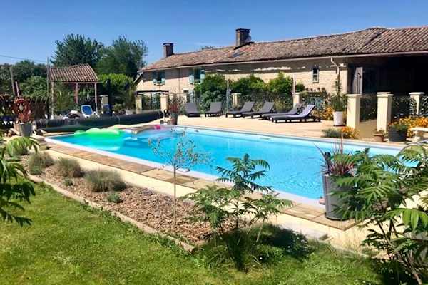 House sit in Chef-Boutonne, France